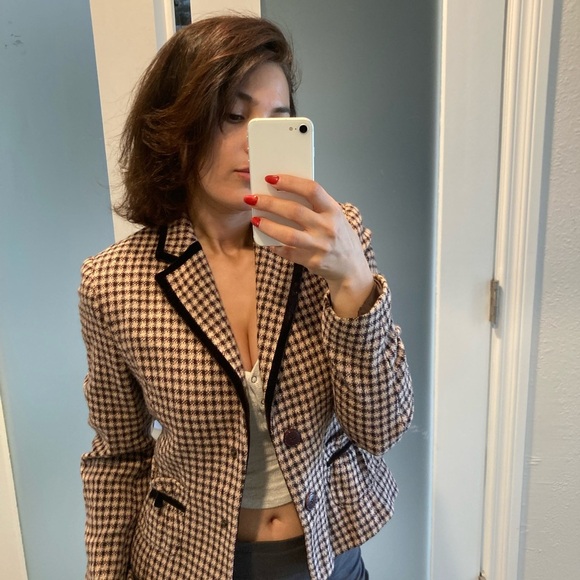 Vintage Houndstooth Wool Blazer with Black Trim – Tailored Chanel-Inspired - Picture 2 of 11
